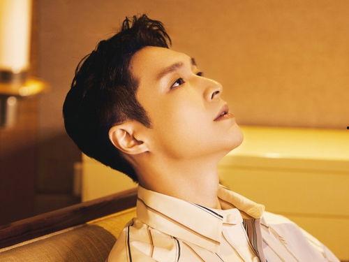 吃瓜群众评论张艺兴,瓜田里的青春偶像